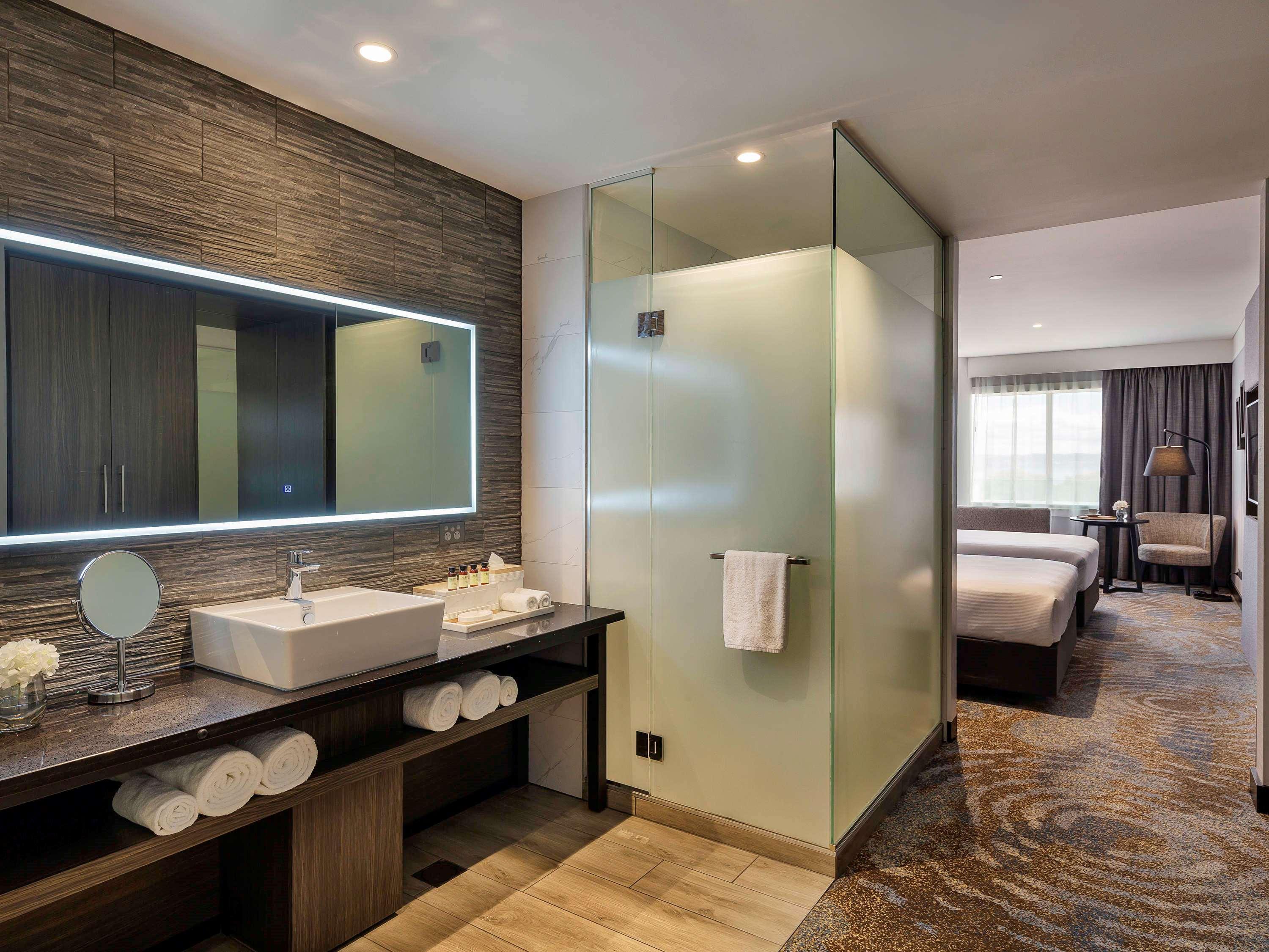 Pullman Rotorua Hotell Exteriör bild A bathroom at the hotel