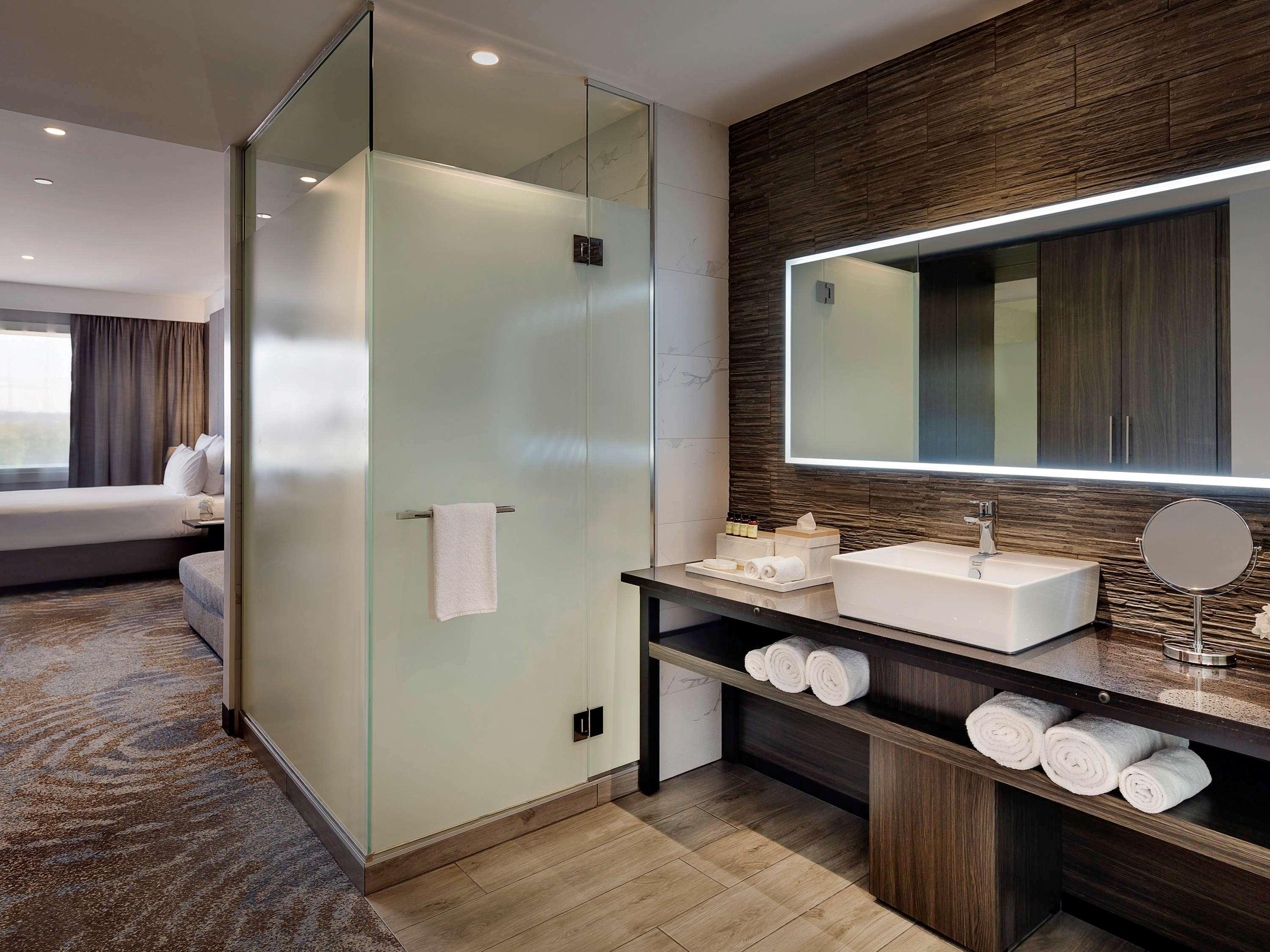 Pullman Rotorua Hotell Exteriör bild A bathroom at the hotel