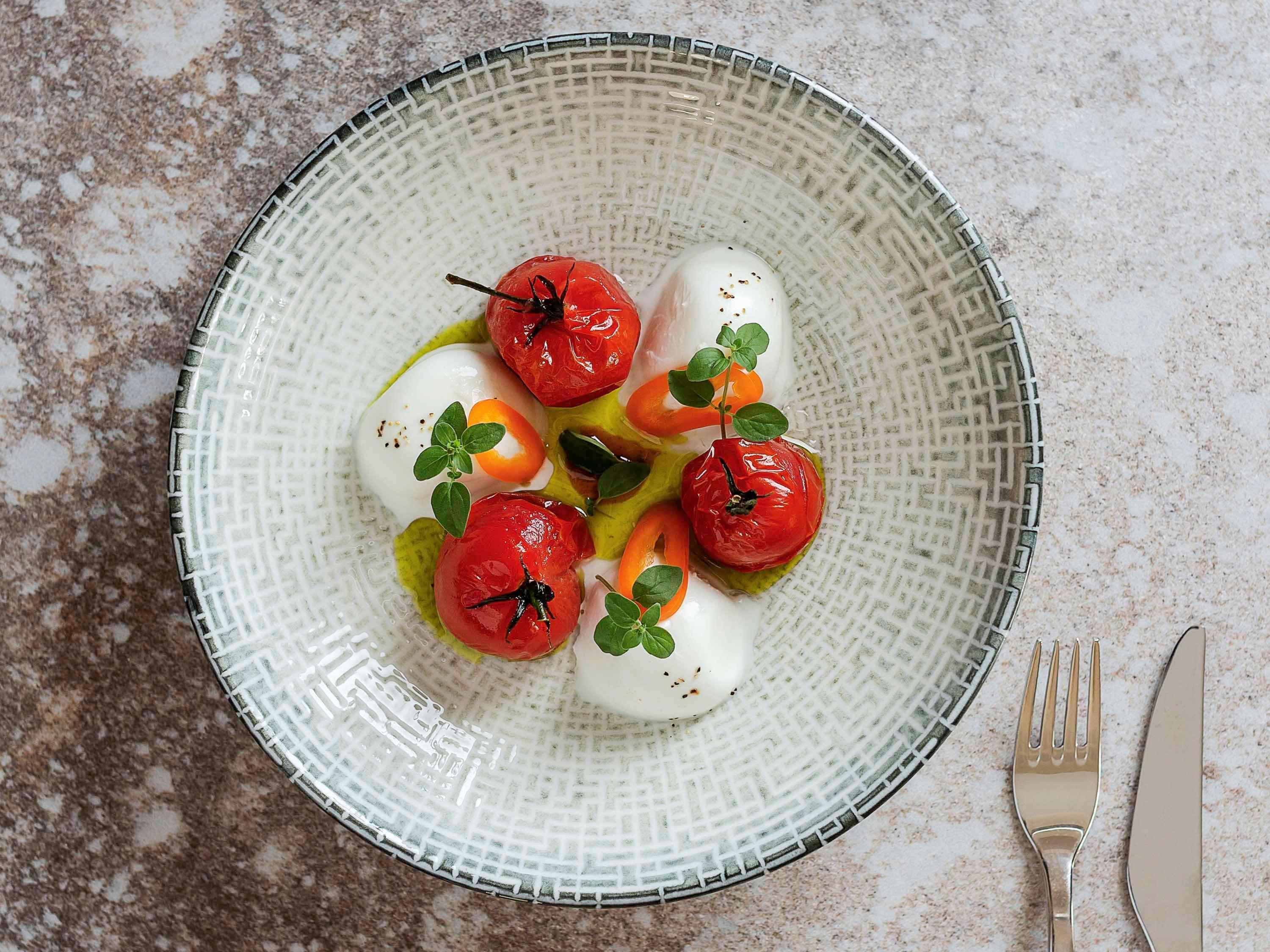 Pullman Rotorua Hotell Exteriör bild A salad of mozzarella, tomatoes and peppers