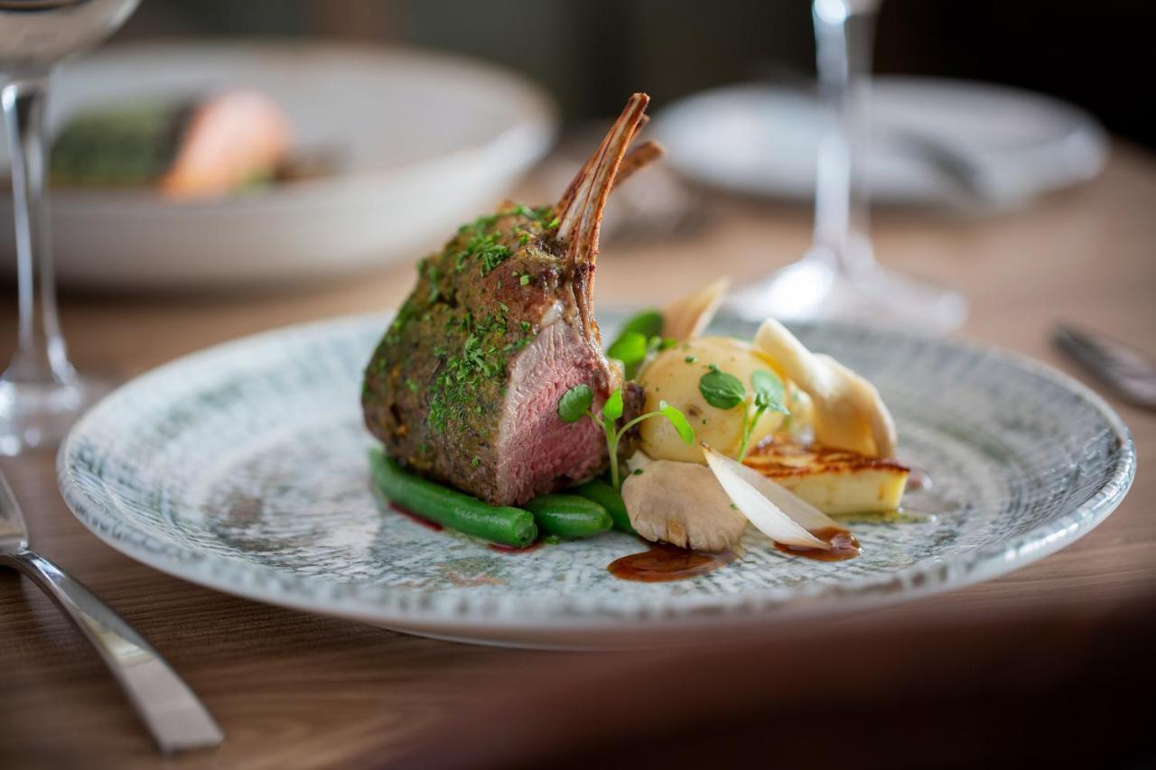 Pullman Rotorua Hotell Exteriör bild Rack of lamb